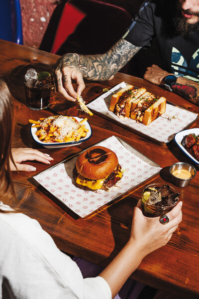 F*SMASHING: Το πιο cool burger spot της πόλης