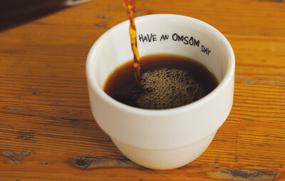Omsôm: Μια ομάδα coffee roasters που ταξιδεύει, ανακαλύπτει και μας παρουσιάζει ό,τι καλύτερο
