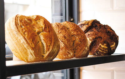 Breadman: Προζυμένιο ψωμι, μοναδικό brunch και φουρνιστά panini στη γειτονιά του Παγκρατίου