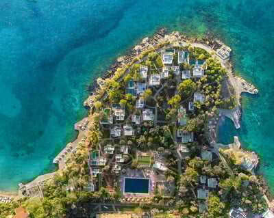 Bluegr Hotels & Resorts: Καλλιεργώντας αυθεντικές σχέσεις στο εργασιακό περιβάλλον, υπηρετεί την ελληνική φιλοξενία