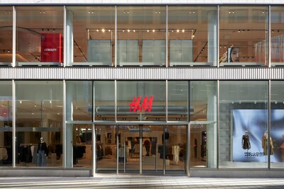 Μέσα στην Αποστολή της H&M να απελευθερώσει τη μόδα για όλους: Μια ιστορία μόδας που μαγεύει 