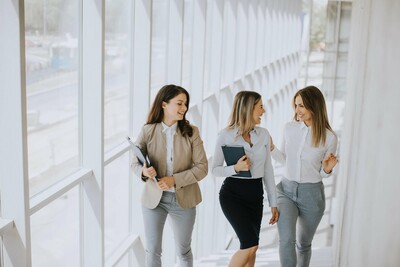 «Master your own business»: Η Mastercard επενδύει στην επόμενη γενιά γυναικείας επιχειρηματικότητας