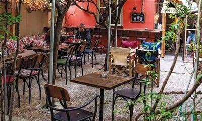 Momo: Μας έμαθε το brunch και παραμένει αγαπημένο στέκι