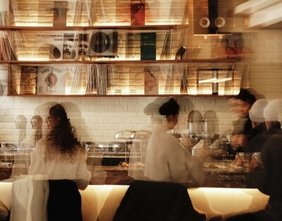 Tempo Social Club: Ένα νέο all-day wine bar restaurant στο Κουκάκι που συνδυάζει Ελλάδα & Γαλλία