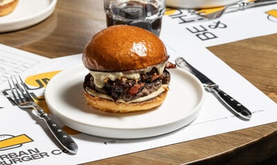 Urban Burger Co: Σερβίρει street food και urban κουλτούρα χωρίς σύνορα