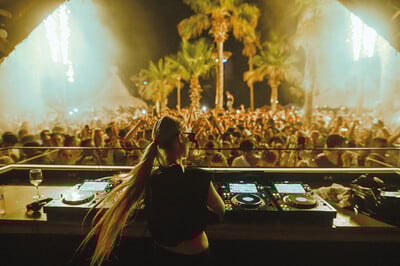 Bolivar Beach Club: Το καλοκαίρι στην Αθήνα έχει κόκκους από άμμο και ρυθμό από αξέχαστα πάρτι