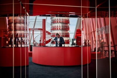 Το Campari επιστρέφει στις Κάννες με το «Campari Discover Red»