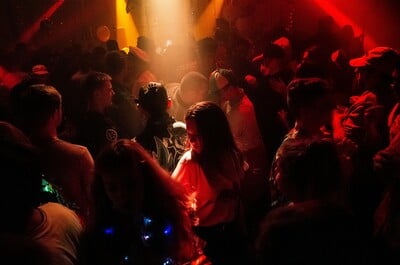 Το καλοκαίρι ξεκινά με ένα pop-up party εκεί που δεν το περιμένεις 