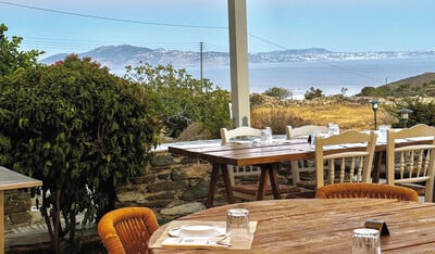 Veranda: Μια εξοχική βεράντα πάνω από το Αιγαίο