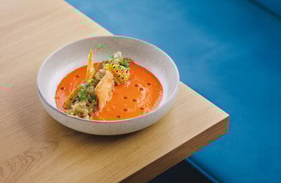 Καλέω Greek Gastronomy: Η ελληνική κουζίνα σε μια μοντέρνα εκδοχή με θέα τη μαρίνα Λαυρίου