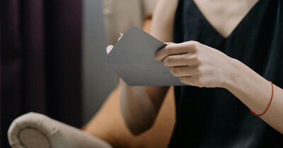 Τι θα έκανες αν λάμβανες μια πρόσκληση από έναν άγνωστο;