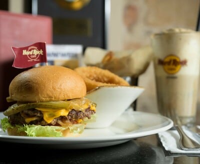 Κάνε own το καλοκαίρι σου στην πόλη με το Own The Week στο Hard Rock Cafe Athens 