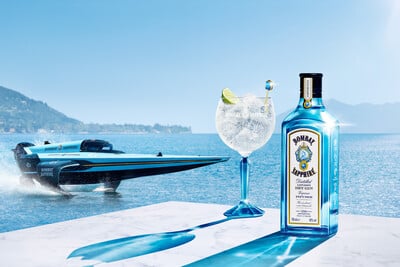 Με τo ΒOMBAY SAPPHIRE στους «ηλεκτρισμένους» αγώνες ταχύτητας σκαφών Ε1 στο Μονακό και καλεσμένη τη Βάσια Κωσταρά.