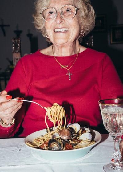 MEDITERRANEA: Life-perfected Recipes from Grandmothers of the Mediterranean της Αναστασίας Μιάρη