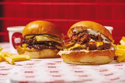 Pax Burgers: Το νέο concept Pax Mess σε προκαλεί να λερωθείς άφοβα