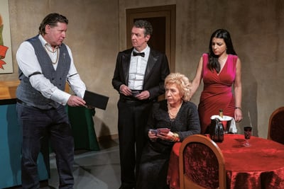 «Μέρες ολόκληρες στα δέντρα»: Μια θεατρική συνάντηση με το έργο της Μαργκερίτ Ντιράς