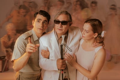 «Άρωμα Γυναίκας» στο Θέατρο Βρετάνια: Μια ιστορία για όσα δεν βλέπουν τα μάτια