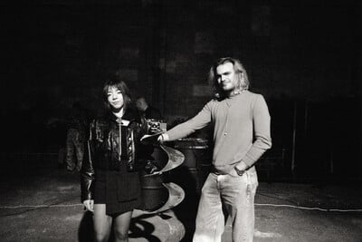 Cosmic Theatre: Το βλέμμα στρέφεται στο διάστημα διασχίζοντας ένα ερείπιο