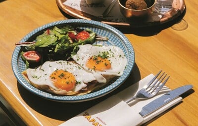 Αθηναϊκή Ταράτσα: Brunch με θέα την Ακρόπολη και γεύσεις από την ελληνική παράδοση