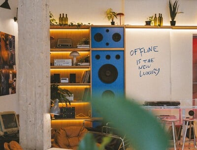 Offline: Το νέο στέκι στο Περιστέρι κάνει την αποσύνδεση τρόπο ζωής