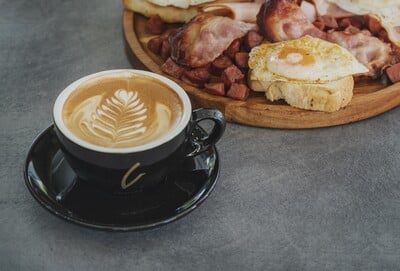 Braxton: Ένα μοντέρνο brunch spot που έκανε viral το πρωινό για δύο