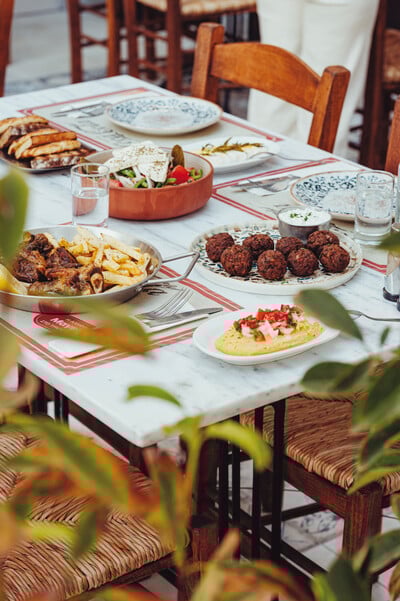 Όψον: Ξαναφέρνει στο τραπέζι τη γεύση της παρέας