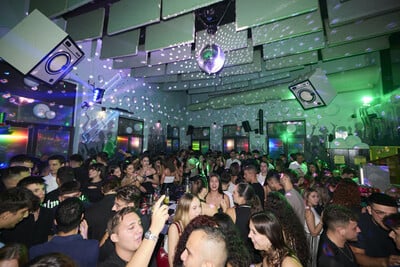 Γιορτές στο Πλυντήριο bar: Trash, μουσική & ατελείωτα πάρτι στον Κεραμεικό 