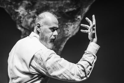 Τελευταίες παραστάσεις για την «Πύλη της Κόλασης» στο Αμφι-θέατρο Σπύρου Ευαγγελάτου