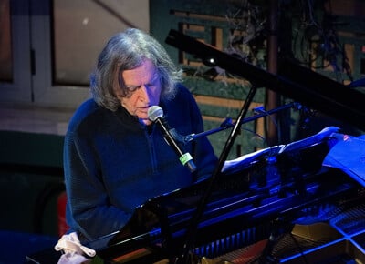 «Αιώνιος Άνεμος»: Μια ξεχωριστή μουσική και ποιητική βραδιά στο THEATRE OF THE NO