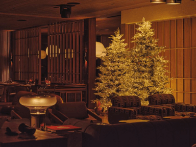 Γιορτές στα Asteria: H γειτονιά της Γλυφάδας φοράει τα καλά της και γεμίζει με εορταστικό φως