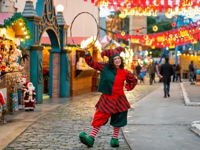 ΔΕΗ CHRISTMAS FACTORY: Η πιο φωτεινή γιορτή της Αθήνας λάμπει στην καρδιά της πόλης