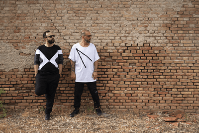 Serious Dancers: Ένα ντουέτο που ανεβάζει την ηλεκτρονική μουσική στα decks του κόσμου