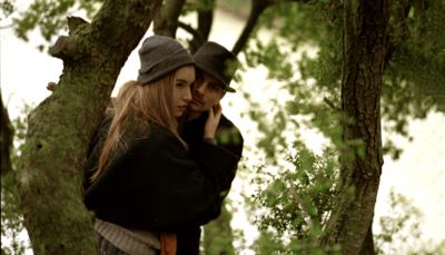 «Κίτρινο Φεγγάρι, η Μπαλάντα της Λέιλα και του Λη»: Ένα ενήλικο παραμύθι στο Θέατρο Βαφείο