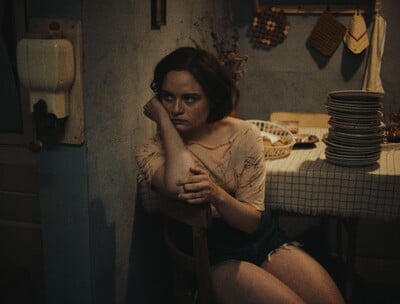 Ο Ήχος της Πτώσης»: H Λευκή Κορδέλα αυτής της δεκαετίας