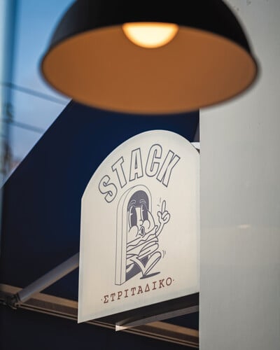 Stack Burgers: Street φιλοσοφία από ένα σημείο στο Ίλιον για να χορταίνουμε αληθινό μπέργκερ!
