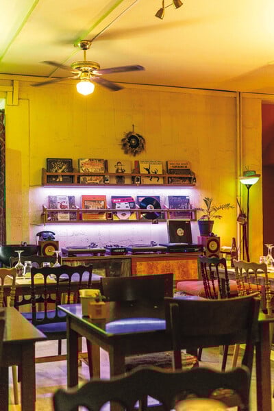 Πρίγκιπας: Κρέατα από τη Βόρεια Ελλάδα με τη συνοδεία ήχων από βινύλιο