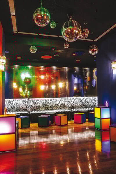 Ντισκομπάλα: Βραδιές βγαλμένες από τα ’80s