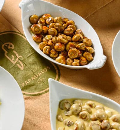 Τα μεζεδάκια του «Παπαγάλου» στην Καλλιθέα μένουν αξέχαστα 