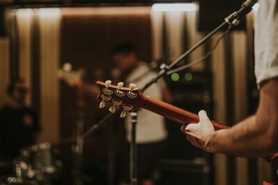 SPACESHIP Trio: Jazz αυτοσχεδιασμός, rock ενέργεια και world επιρροές σε ένα live που σε ταξιδεύει