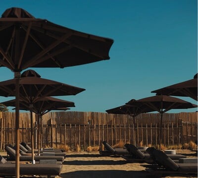 The C-Beach Restaurant: Ένα all-day καλοκαίρι δίπλα στο κύμα επιστρέφει στη Βούλα