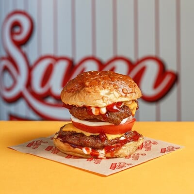 Sam Burgers: BBQ grilled burgers με αμερικανική ταυτότητα