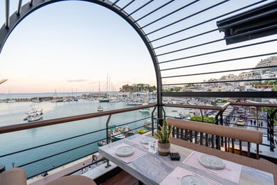 Horizon Rooftop Of Senses: Το rooftop του Μικρολίμανου με θέα την αθηναϊκή Ριβιέρα
