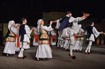 Το χοροθέατρο Δώρα Στράτου ξεκινά τις παραστάσεις του