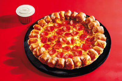 Pizza Hut: Μόλις ήρθε η νέα Cheesy Bites Pizza για να την απολαμβάνεις μπουκιά - μπουκιά με Pop it. Dip it!