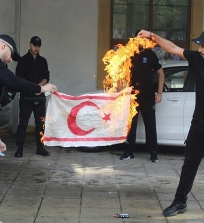 Οργισμένη αντίδραση τουρκικού υπ. Άμυνας για κάψιμο σημαίας του ψευδοκράτους