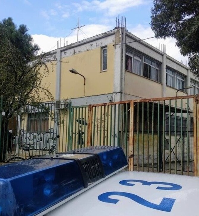 Πάτρα: Πέταξαν καπνογόνο και κροτίδα μέσα σε σχολική αίθουσα - Τραυματίστηκε μία μαθήτρια