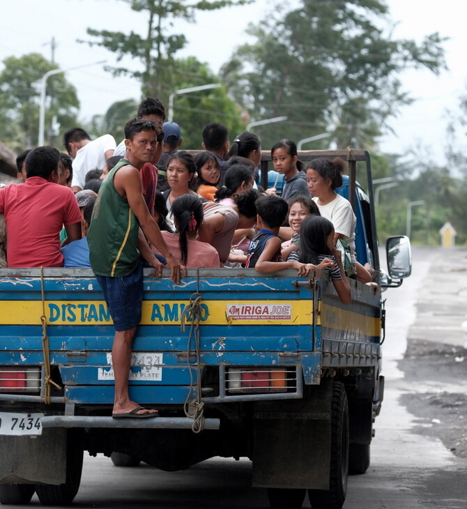 Φιλιππίνες: Προ των πυλών ο τυφώνας Καμούρι - Δεκάδες χιλιάδες εγκατέλειψαν τα σπίτια τους