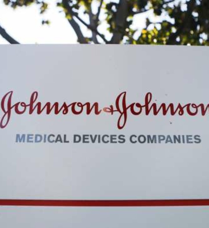 Johnson & Johnson: Αποζημίωση 8 δισ. δολάρια σε άνδρα που ανέπτυξε γυναικομαστία