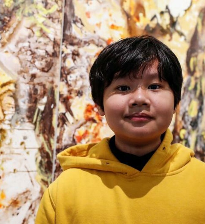 Ο Τζάκσον Πόλοκ του Βιετνάμ: Ένας χαρισματικός 12χρονος στην πρώτη ατομική του έκθεση ζωγραφικής