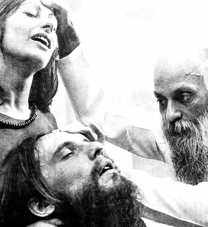 Wild Wild Country: Ένα ντοκιμαντέρ του netflix φέρνει ξανά στο προσκήνιο τον πιο αμφιλεγόμενο πνευματικό - θρησκευτικό ηγέτη